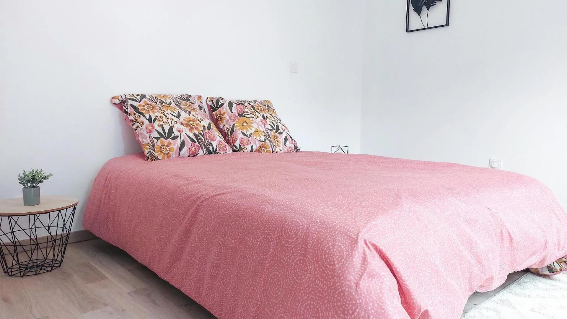 Stunning Home In Guegon With Wifi 0*,  Francia